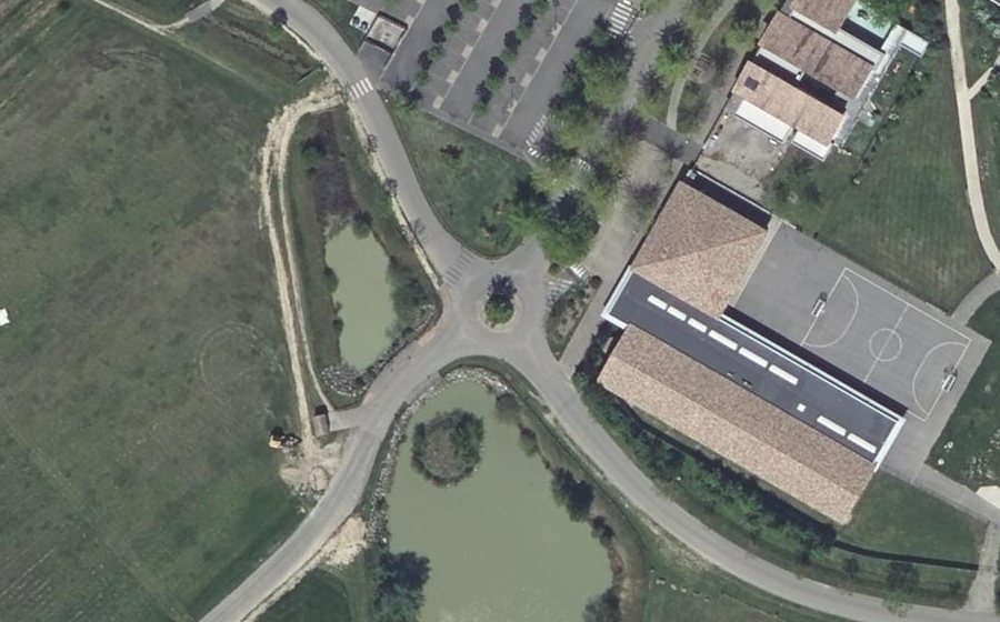 Vue aérienne du Rond-point anonyme n°461446733