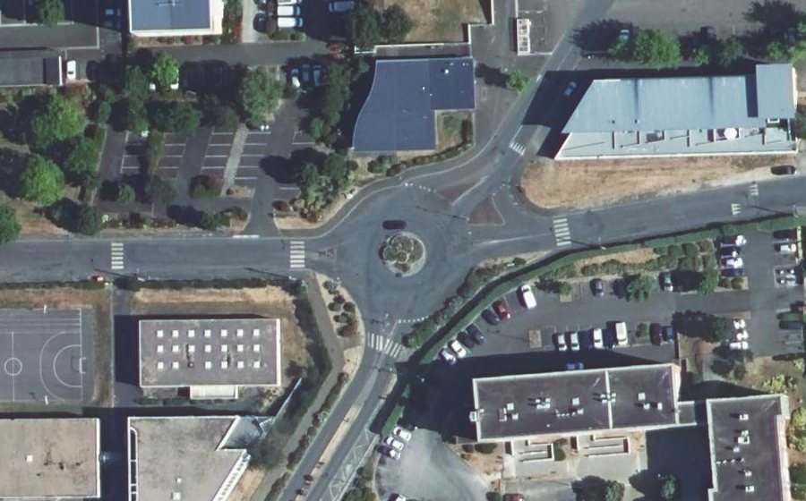 Vue aérienne du Rond-point anonyme n°46150614