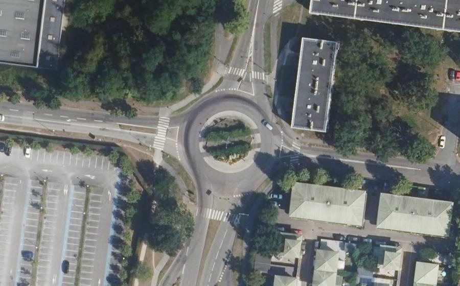Vue aérienne du Rond-point anonyme n°46158420
