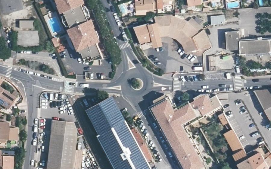 Vue aérienne du Rond-point anonyme n°46159080