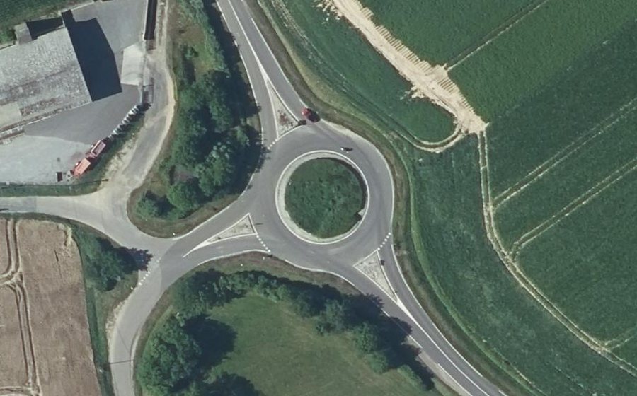 Vue aérienne du Rond-point anonyme n°46162100