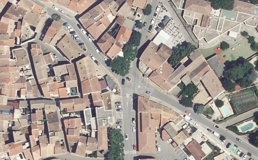 Vue aérienne du Rond-point anonyme n°461638379