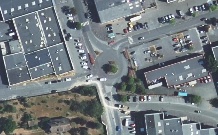 Vue aérienne du Rond-point anonyme n°46165173