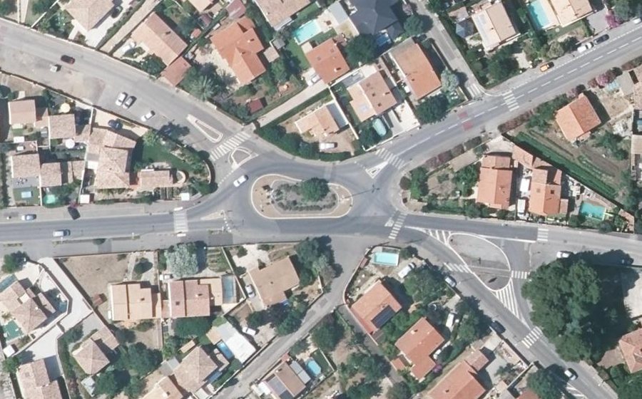 Vue aérienne du Rond-point anonyme n°46171508