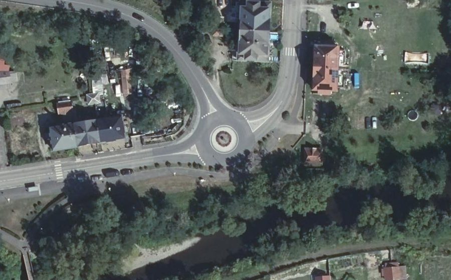 Vue aérienne du Rond-point anonyme n°46172046