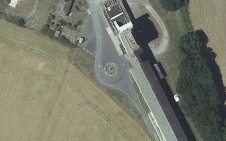 Vue aérienne du Rond-point anonyme n°461745236