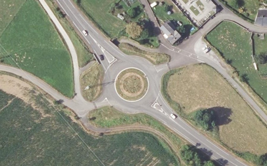 Vue aérienne du Rond-point anonyme n°46180559