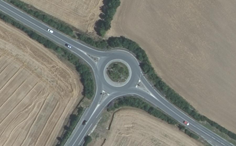 Vue aérienne du Rond-point anonyme n°461991088