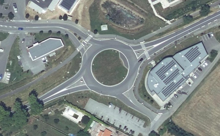 Vue aérienne du Rond-point anonyme n°462054980
