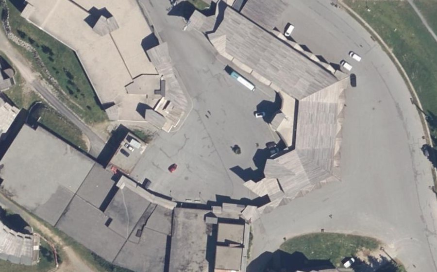 Vue aérienne du Rond-point anonyme n°462204549