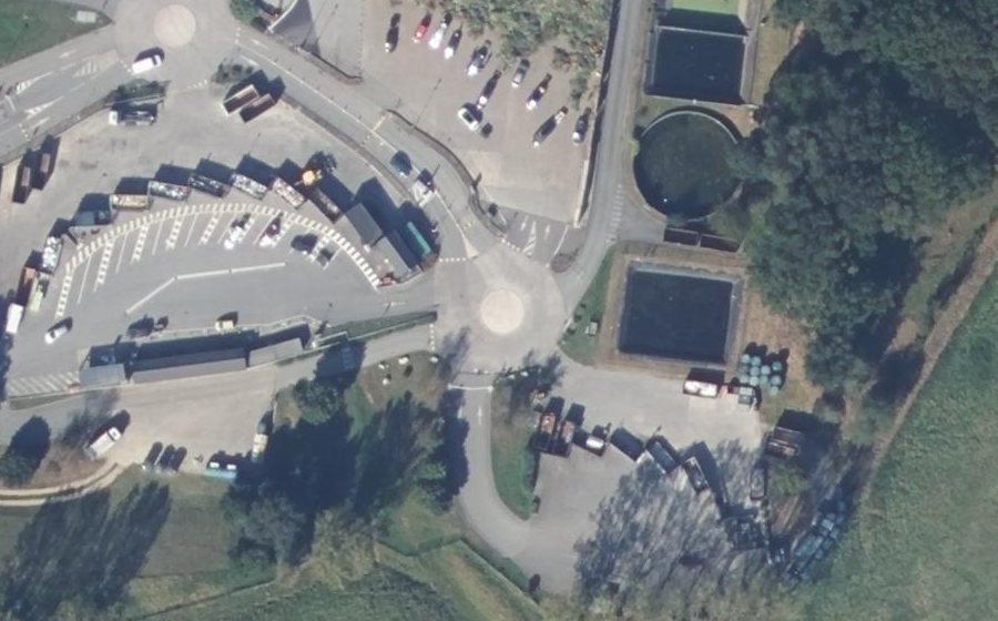 Vue aérienne du Rond-point anonyme n°462395519
