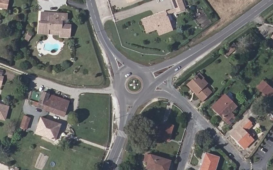 Vue aérienne du Rond-point anonyme n°46249225
