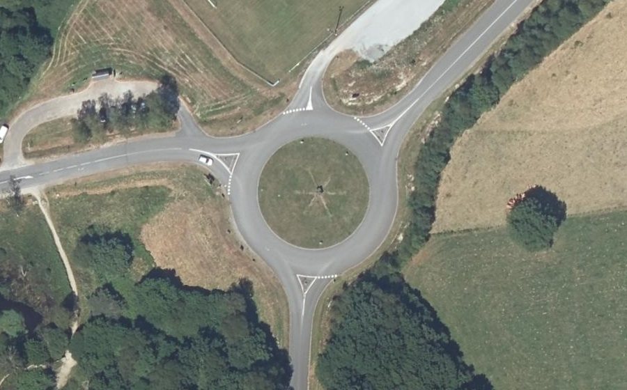 Vue aérienne du Rond-point anonyme n°46257007