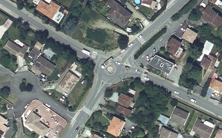 Vue aérienne du Rond-point anonyme n°462702770