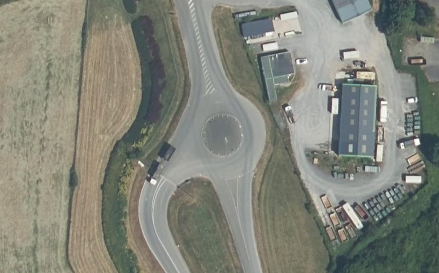 Vue aérienne du Rond-point anonyme n°462779623