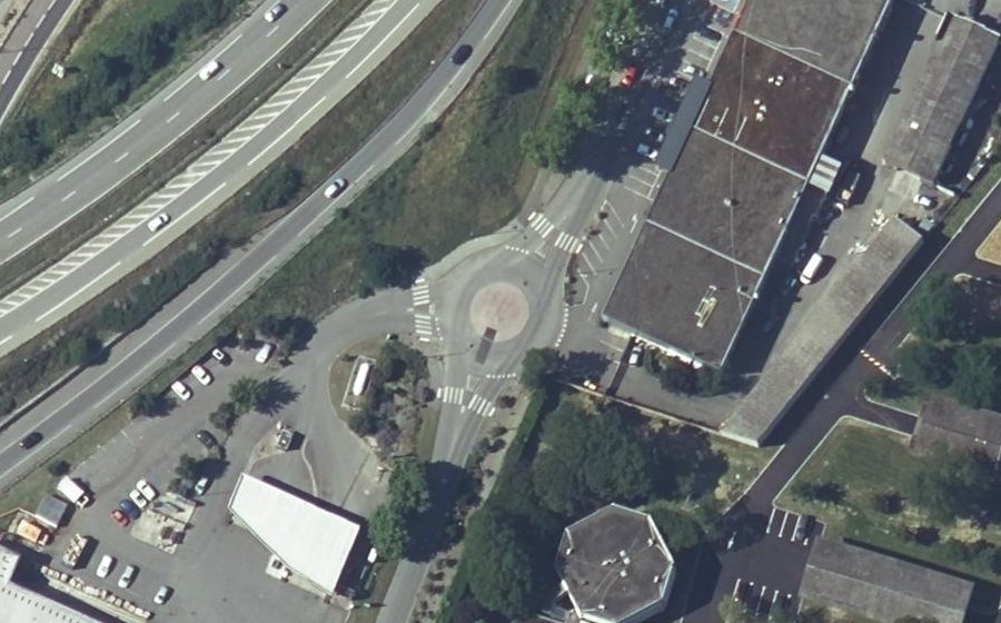 Vue aérienne du Rond-point anonyme n°462779870