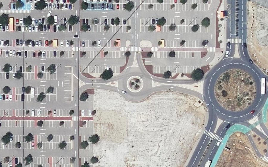 Vue aérienne du Rond-point anonyme n°462966375