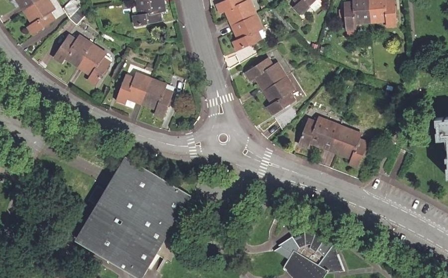 Vue aérienne du Rond-point anonyme n°463102191