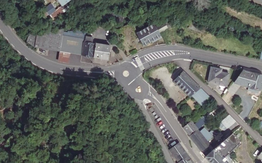 Vue aérienne du Rond-point anonyme n°463429393