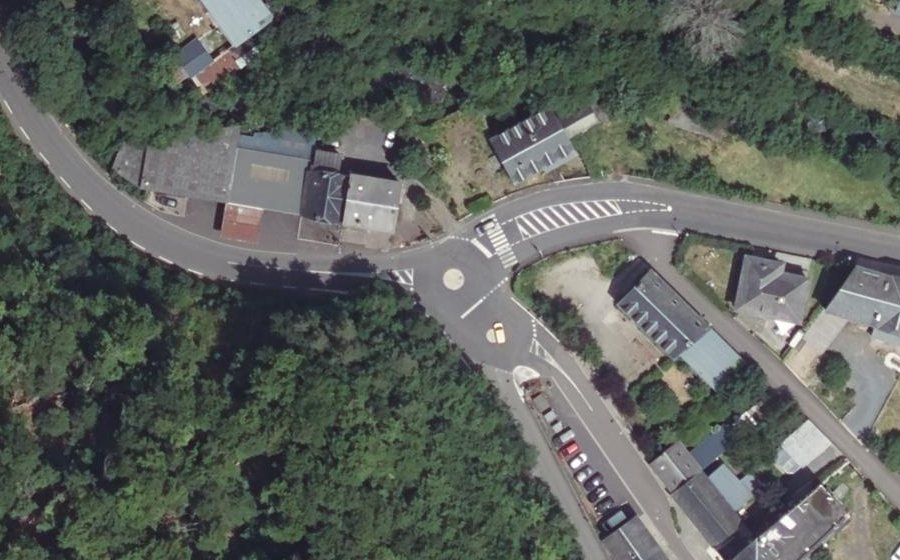 Vue aérienne du Rond-point anonyme n°463429395
