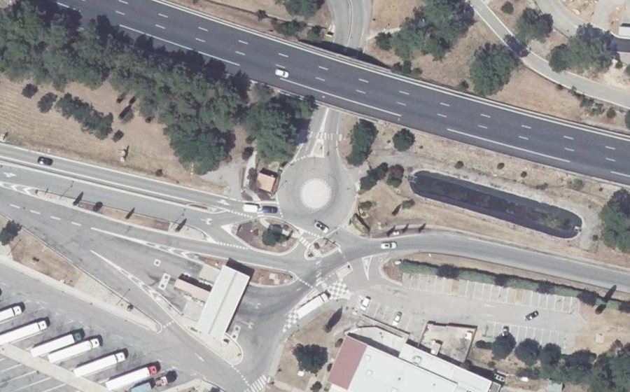 Vue aérienne du Rond-point anonyme n°463639236