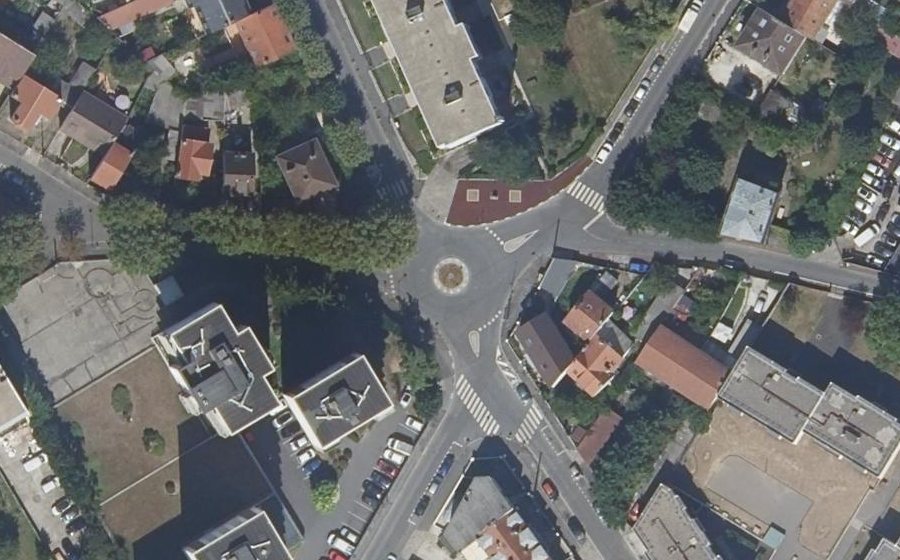 Vue aérienne de la Place du 16 Août 1943