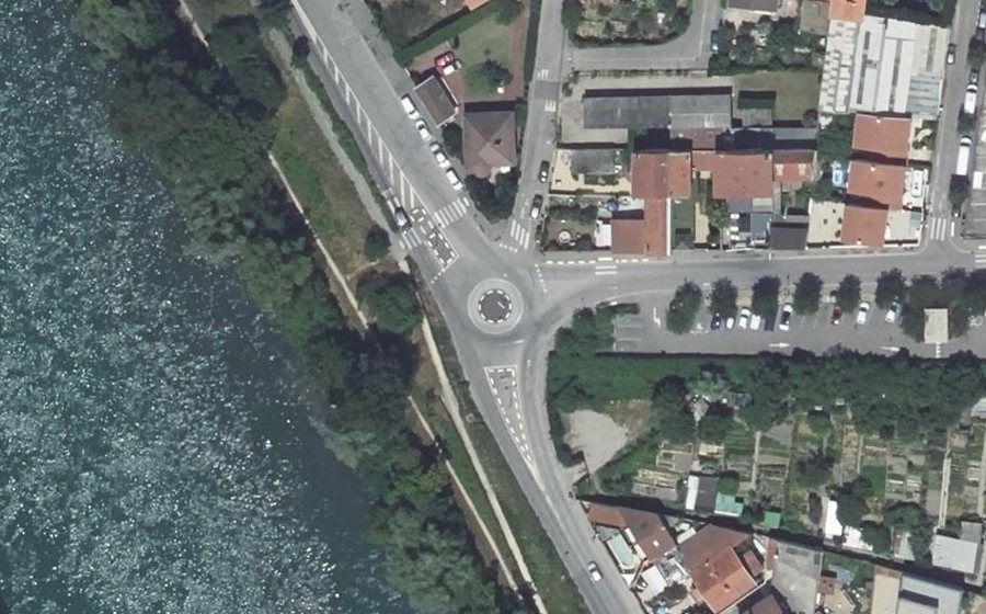Vue aérienne du Rond-point anonyme n°464234008