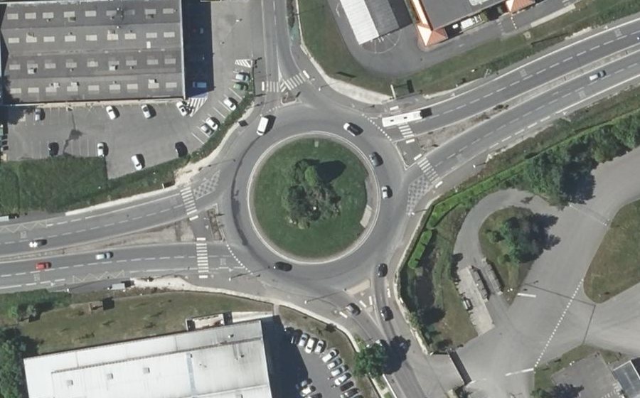Vue aérienne du Rond-point anonyme n°4646628