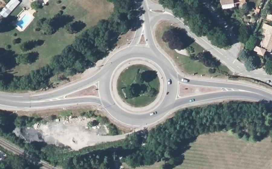 Vue aérienne du Rond-point anonyme n°4648964
