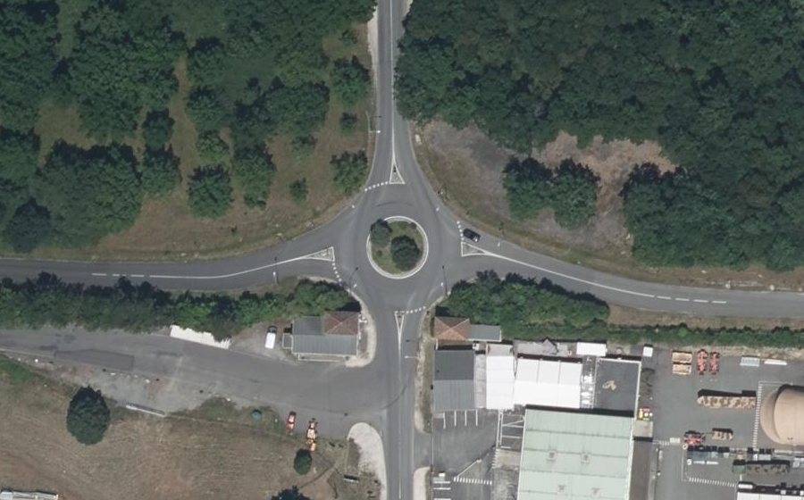 Vue aérienne du Rond-point anonyme n°46490626