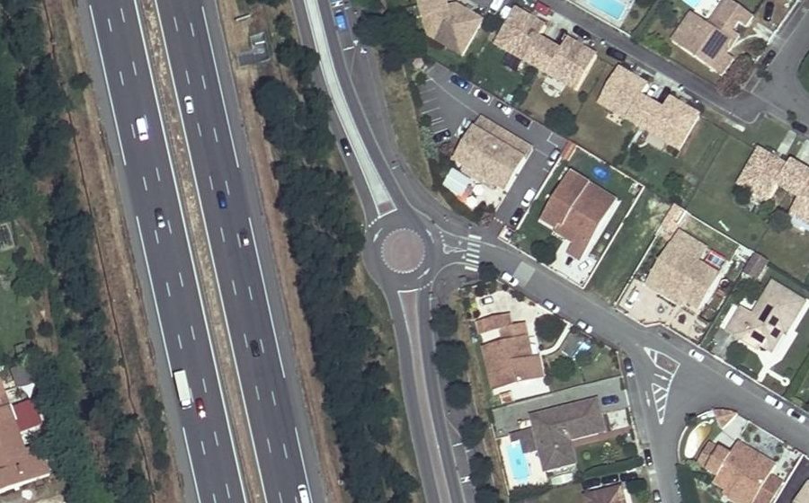 Vue aérienne du Rond-point anonyme n°464948985
