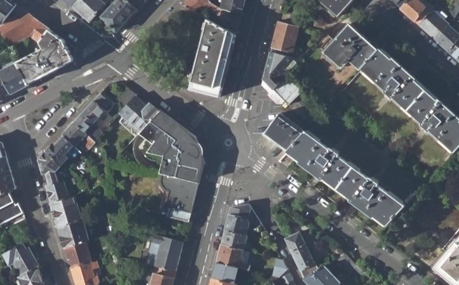 Vue aérienne du Rond-point anonyme n°465005972