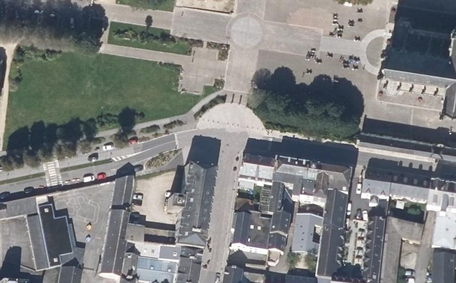 Vue aérienne du Rond-point anonyme n°465178130