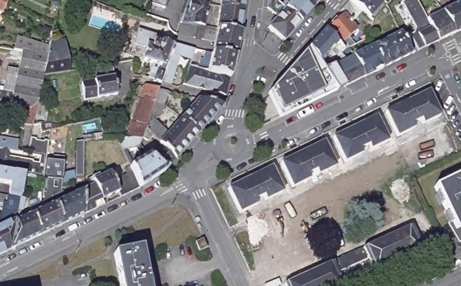 Vue aérienne du Rond-point anonyme n°465181646