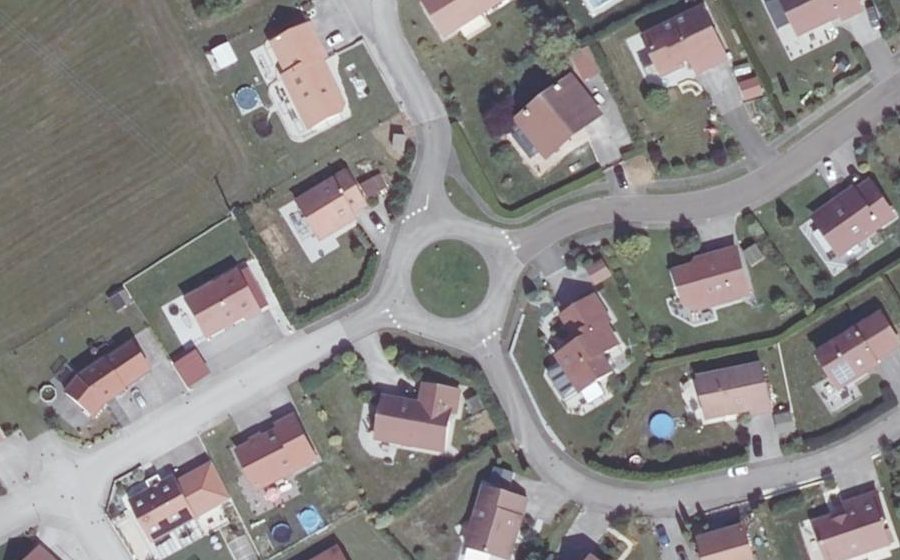 Vue aérienne du Rond-point anonyme n°465195193