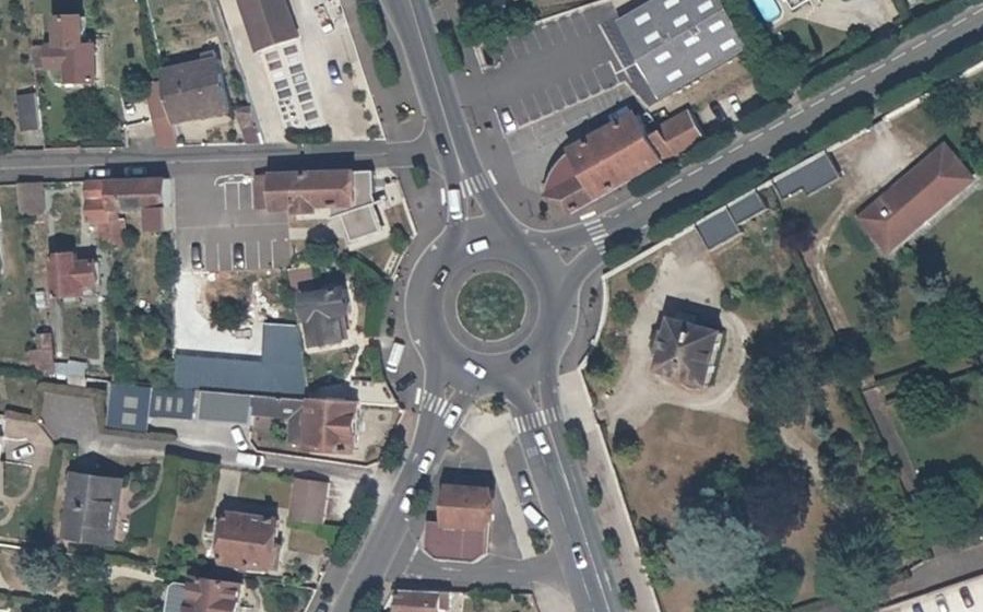 Vue aérienne du Rond-point anonyme n°465237205