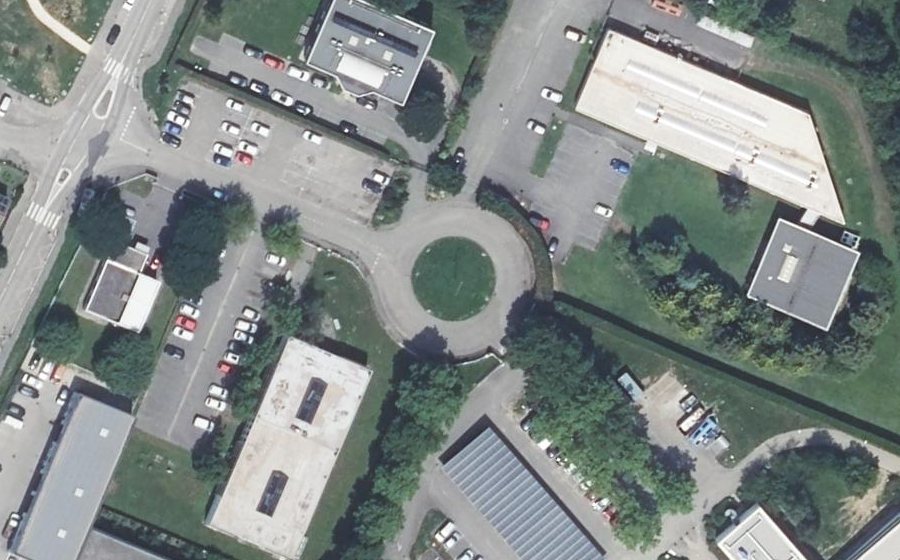 Vue aérienne du Rond-point anonyme n°46531504