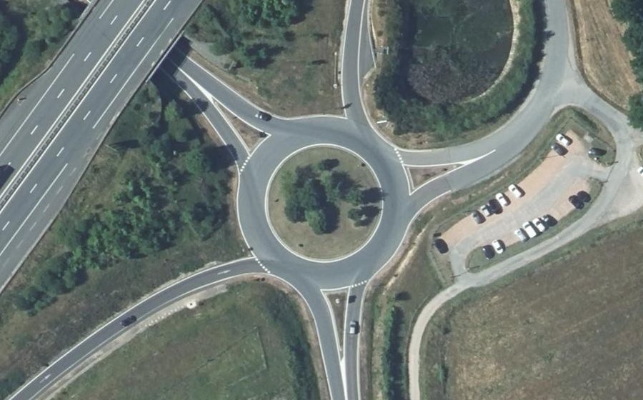 Vue aérienne du Rond-point anonyme n°46534844