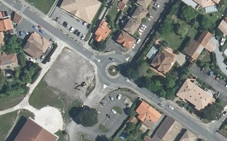 Vue aérienne du Rond-point anonyme n°465685307