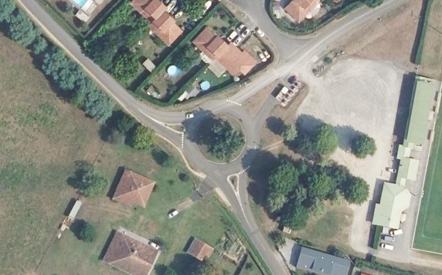 Vue aérienne du Rond-point anonyme n°46583053