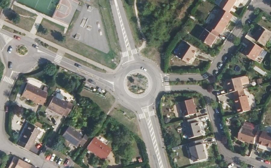 Vue aérienne du Rond-point anonyme n°465924969