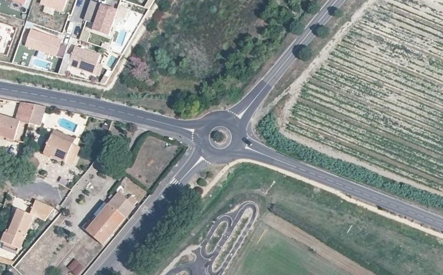 Vue aérienne du Rond-point anonyme n°46603761