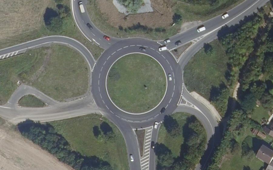 Vue aérienne du Rond-point anonyme n°466057232