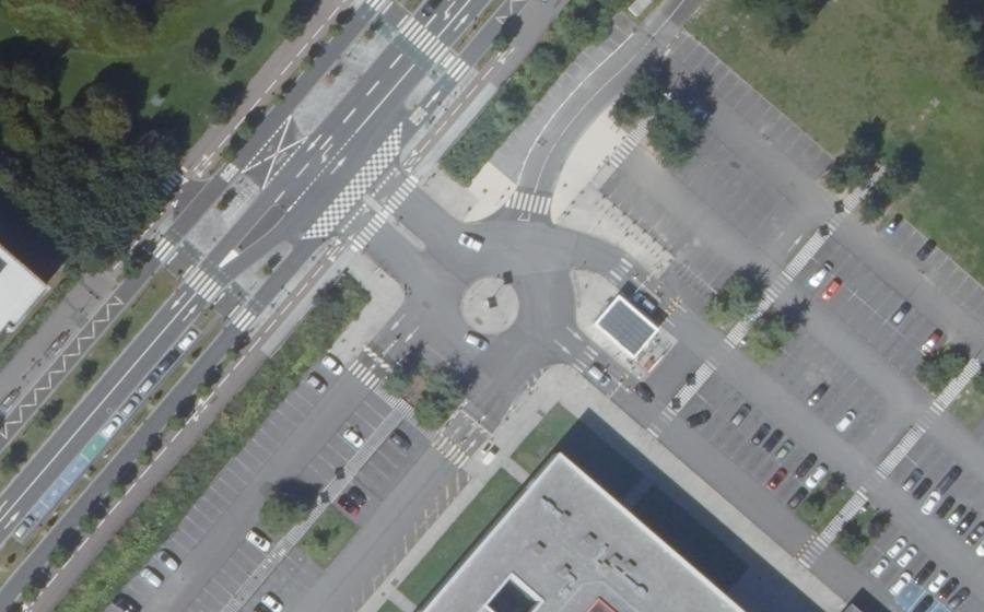 Vue aérienne du Rond-point anonyme n°466148291