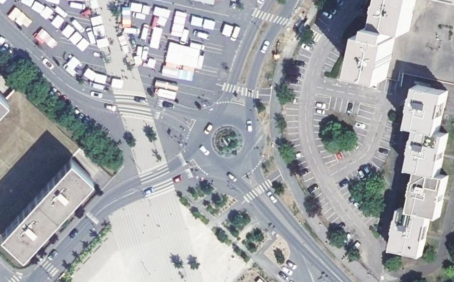 Vue aérienne du Rond-point anonyme n°466155400