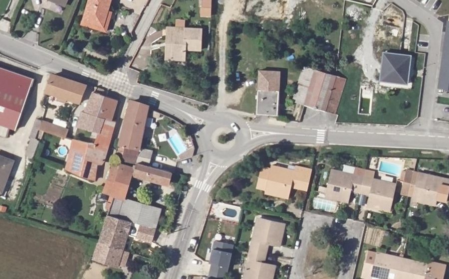 Vue aérienne du Rond-point anonyme n°4663959