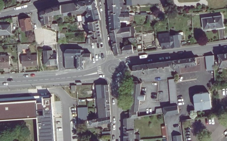 Vue aérienne du Rond-point anonyme n°46649899