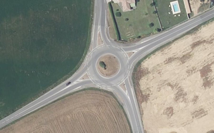 Vue aérienne du Rond-point anonyme n°466677521