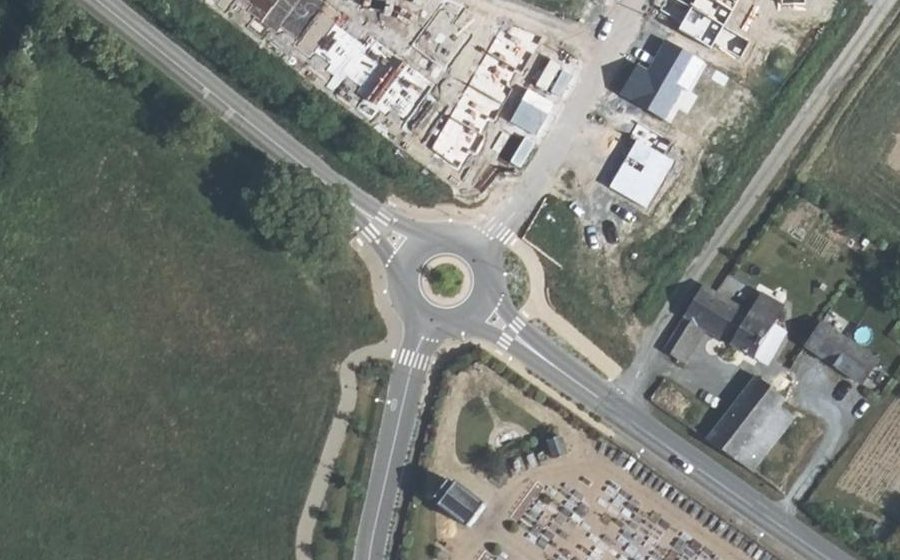 Vue aérienne du Rond-point anonyme n°466752219
