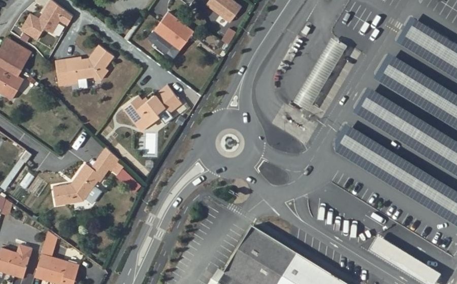 Vue aérienne du Rond-point anonyme n°4672578